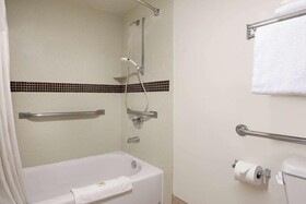 Days Inn and Suites by Wyndham Rancho Cordova