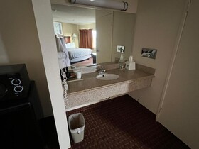 Days Inn and Suites by Wyndham Rancho Cordova