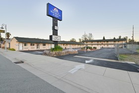 Americas Best Value Inn & Suites-Redding/North