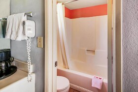 OYO Hotel Europa Ridgecrest CA - W Upjohn Ave