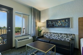 Oxford Suites Sonoma County