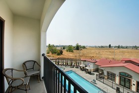 Oxford Suites Sonoma County