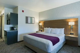 Oxford Suites Sonoma County