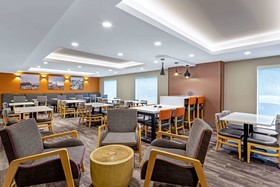 La Quinta Inn & Suites by Wyndham San Francisco Airport N