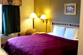 Lamplighter Inn & Suites