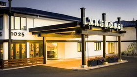 Lakehouse Hotel & Resort