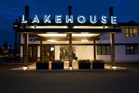 Lakehouse Hotel & Resort