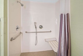 La Quinta Inn & Suites by Wyndham Orange County Airport
