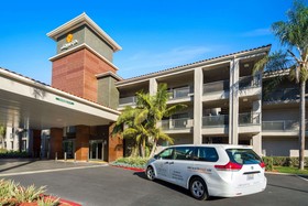 La Quinta Inn & Suites by Wyndham Orange County Airport