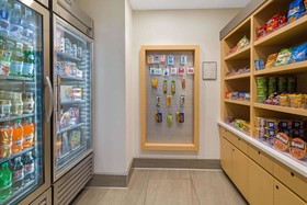 La Quinta Inn & Suites by Wyndham Orange County Airport