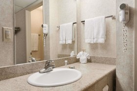 Travelodge by Wyndham Santa Clarita/Valencia