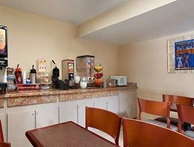 Travelodge by Wyndham Santa Clarita/Valencia