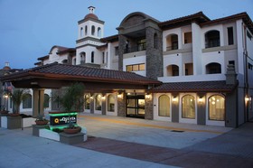La Quinta Inn & Suites by Wyndham Santa Cruz