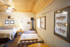 Shaver Lake Village Hotel