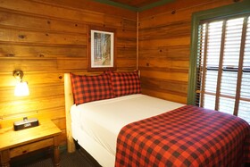 Shaver Lake Village Hotel