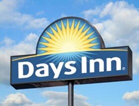 Days Inn & Suites by Wyndham South Gate