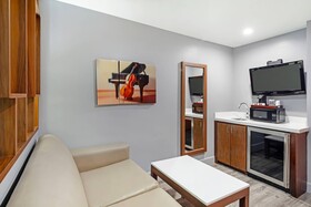 BLVD Hotel and Studios Universal-Hollywood Ascend Hotel Collection