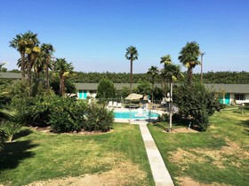 99 Palms Inn & Suites