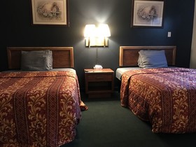 99 Palms Inn & Suites