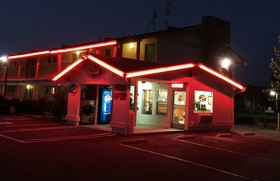 99 Palms Inn & Suites