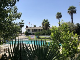 99 Palms Inn & Suites