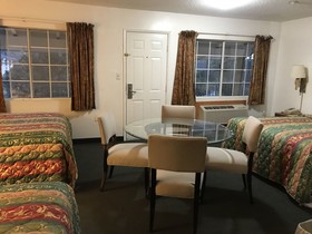 99 Palms Inn & Suites