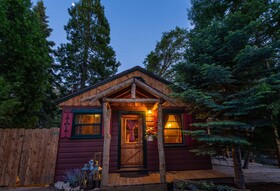 Arrowhead Pine Rose Cabins