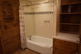 Arrowhead Pine Rose Cabins