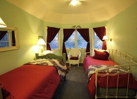 Arrowhead Pine Rose Cabins