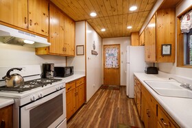 Arrowhead Pine Rose Cabins