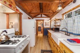 Arrowhead Pine Rose Cabins