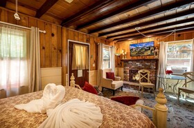 Arrowhead Pine Rose Cabins