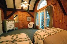 Arrowhead Pine Rose Cabins