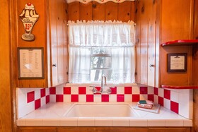 Arrowhead Pine Rose Cabins