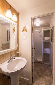 Arrowhead Pine Rose Cabins