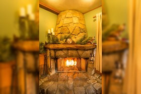 Arrowhead Pine Rose Cabins