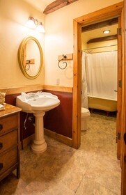 Arrowhead Pine Rose Cabins