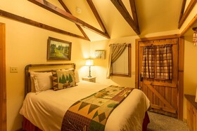 Arrowhead Pine Rose Cabins