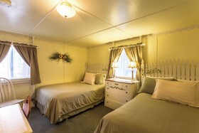 Arrowhead Pine Rose Cabins