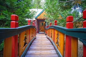 Arrowhead Pine Rose Cabins