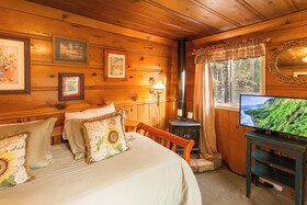 Arrowhead Pine Rose Cabins