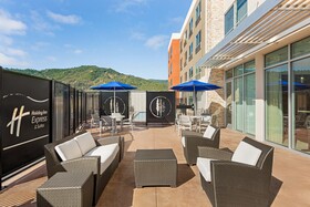 Holiday Inn Express & Suites Ukiah