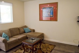 Fully Furnished Apartments near Hollywood