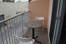 Fully Furnished Apartments near Hollywood