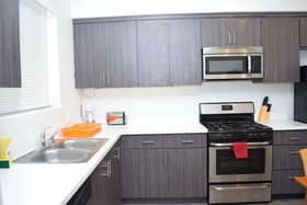 Fully Furnished Apartments near Hollywood