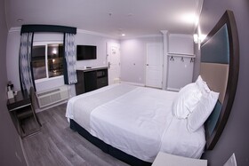 Travelodge Inn & Suites by Wyndham West Covina