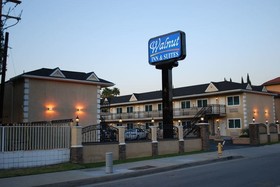Walnut Inn & Suites