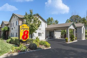 Super 8 by Wyndham Willits