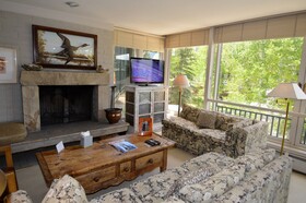Durant by Frias Properties Hotel