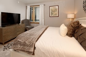 Fifth Avenue by Frias Properties